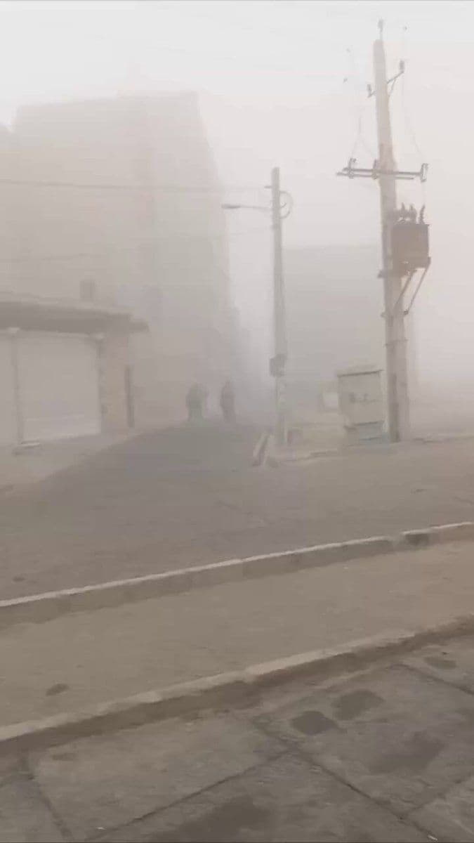 @𝐍𝐢𝐨𝐡 𝐁𝐞𝐫𝐠 🇮🇷 ✡︎: Wild footage of an Iranian man capturing an American airstrike while laughing and cheering.
47 years of oppression led to a point where Iranians welcome foreign bombs. This should tell you how barbar