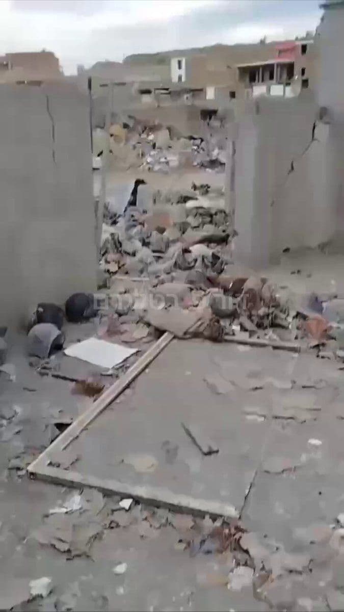 @Eli Afriat 🇮🇱: Documentation attributed to the Revolutionary Guard headquarters that was attacked shows helmets and clothing items identified with the Revolutionary Guards. 🇮🇷💥