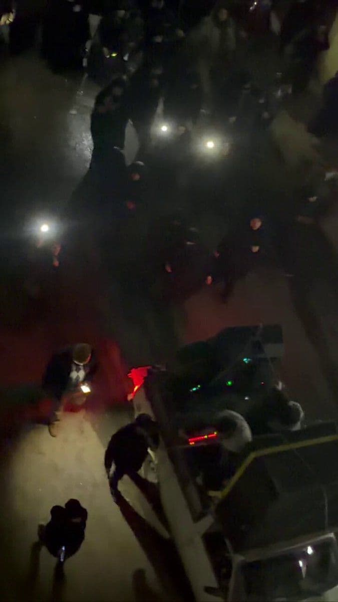 @Babak Taghvaee - The Crisis Watch: BREAKING: Happening tonight in several cities across Iran. This footage was recorded in Karaj tonight. Basij militia men and women of the IRGC terrorist organization, together with their families, are