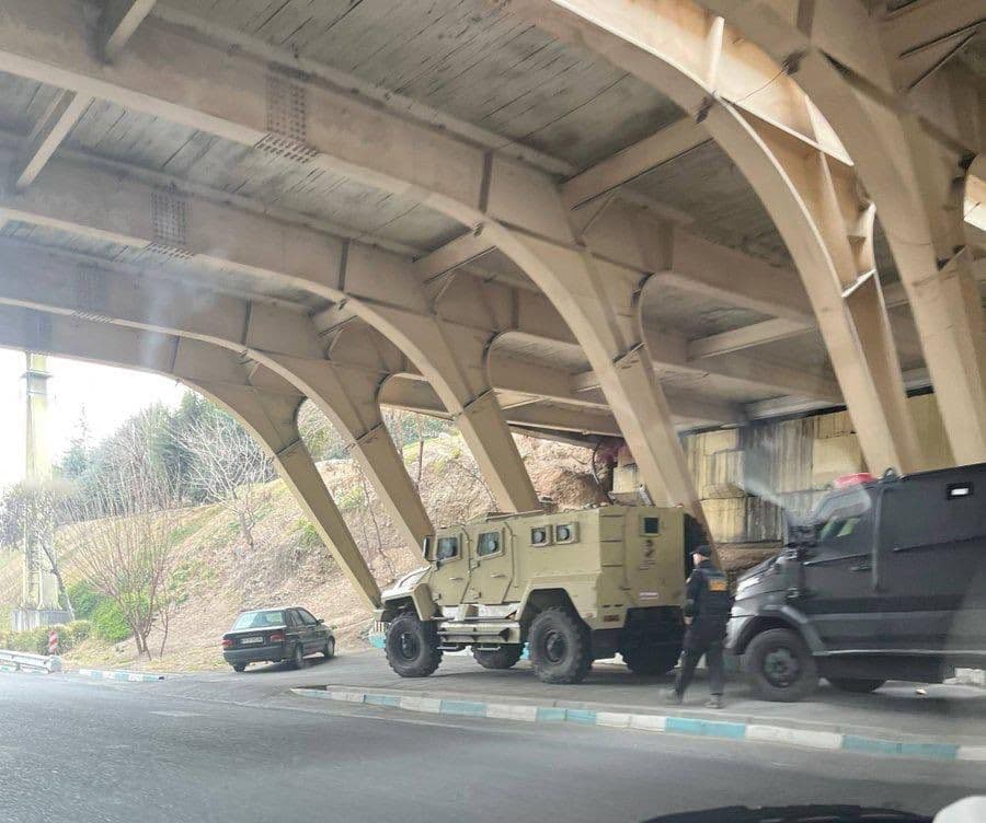 @🇮🇷LiveIranNews🇮🇱: 🚨A citizen's account of Tehran's checkpoints reveals that at least three types of forces are present at these locations: special units in green uniforms with motorcycles and vans, IRGC terrorist grou
