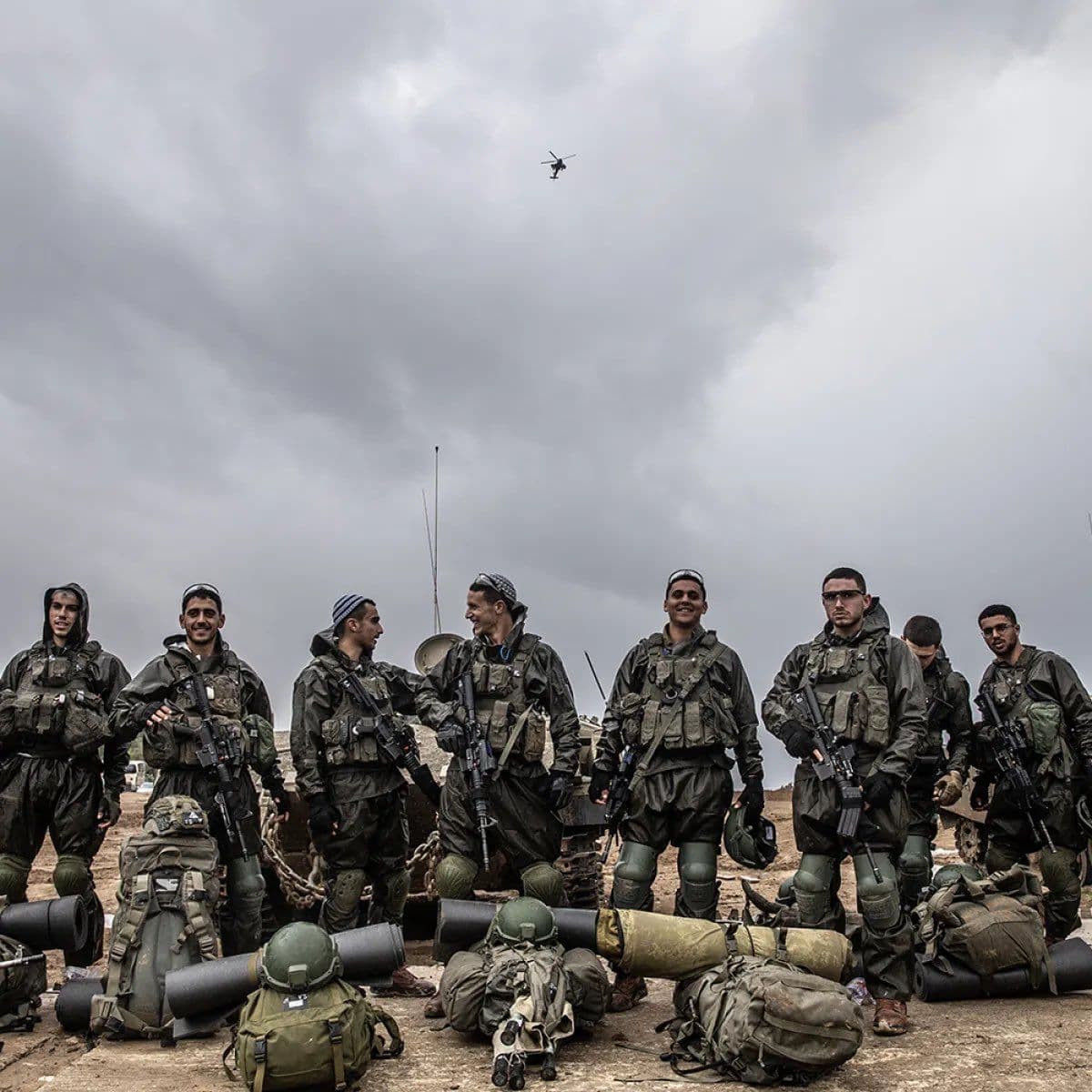 @Visegrád 24: BREAKING:
Israel is about to call up to 450,000 reserve soldiers for a large ground offensive against Hezbollah in Southern Lebanon.
It’s possible that the Israelis will push all the way up to the L