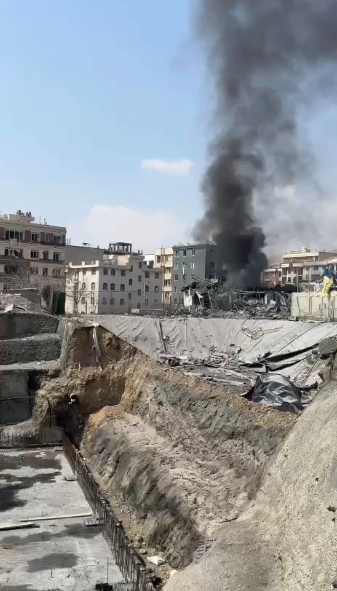 @🇮🇷LiveIranNews🇮🇱: 🚨 Continued precise strikes on gathering centers of suppression forces in Tehran / People's reports indicate that around 12:30, the area above Janat Abad Flower Market was targeted in an attack, and