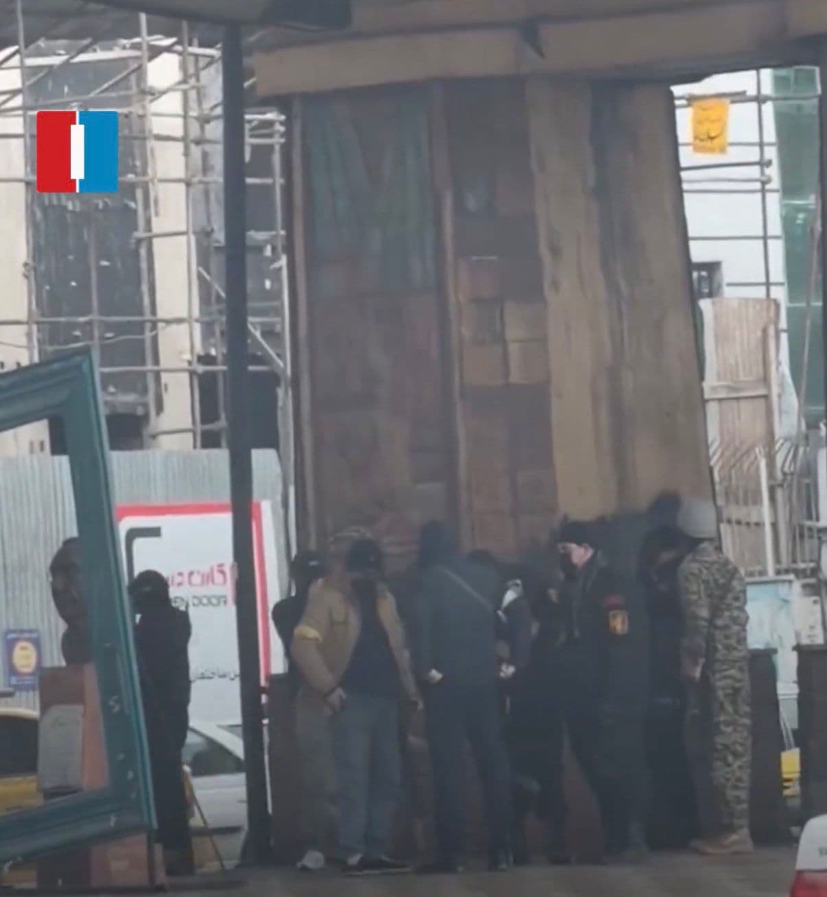@𝐍𝐢𝐨𝐡 𝐁𝐞𝐫𝐠 🇮🇷 ✡︎: Basijis are huddling up underneath a bridge in Rasht, thinking Israeli drones won't reach them there.
Look how scared they are.
They've never known the feeling of being hunted by a superior enemy be