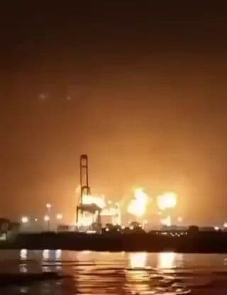 @Babak Taghvaee - The Crisis Watch: BREAKING: A major energy crisis is now unfolding as a result of the escalation between Israel and the Islamic regime of Iran. The Ras Laffan industrial area, operated by QatarEnergy, is on fire, with