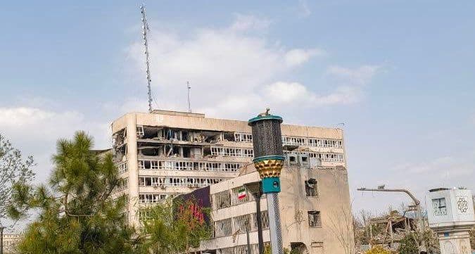 @Shin: Aftermath of #IAF 🇮🇱 airstrike on the judiciary and Police HQ, central Tehran
(Coords 35.67839, 51.41954)
#Tehran Province, #Iran
(Don’t watermark please)