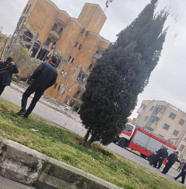 @Shin: IRGC Basij Base in Semnan was targeted (first image: @mamlekate)
(coords 35.59524, 53.39443)
#Semnan Province, #Iran
(@geoconfirmed)