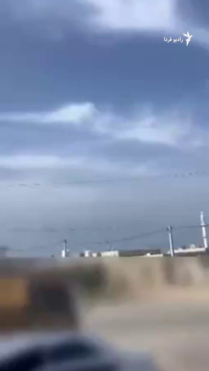 @RadioFarda|راديو فردا: Images published on March 29 indicate an airstrike on a location in Sirik County, Hormozgan Province.
The voices of local individuals in this video identify the targeted location as a IRGC base. This