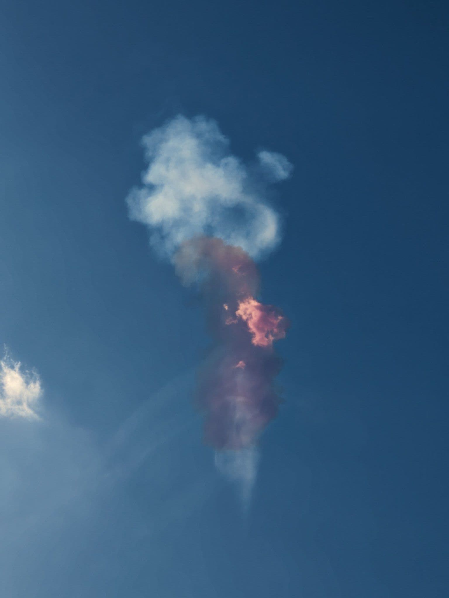 @Babak Taghvaee - The Crisis Watch: BREAKING: Today in Najafabad County of Isfahan, a liquid-propelled ballistic missile of the IRGC Aerospace Force failed shortly after launch and exploded mid-air. Its debris and warhead section crashe