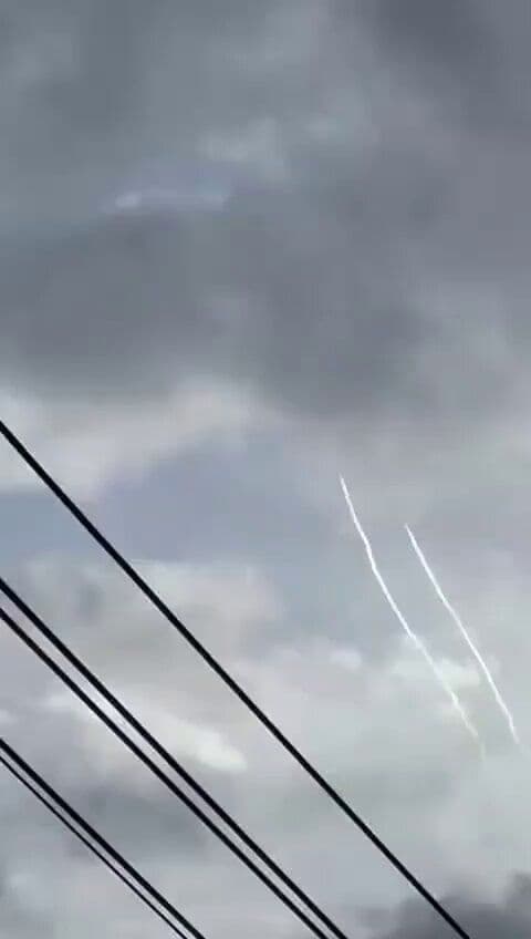 @Babak Taghvaee - The Crisis Watch: BREAKING: Today, the IRGC Aerospace Force attempted to target Dimona twice—once in the afternoon and again tonight. These footages show the moment they launched the first barrage of missiles at the nu