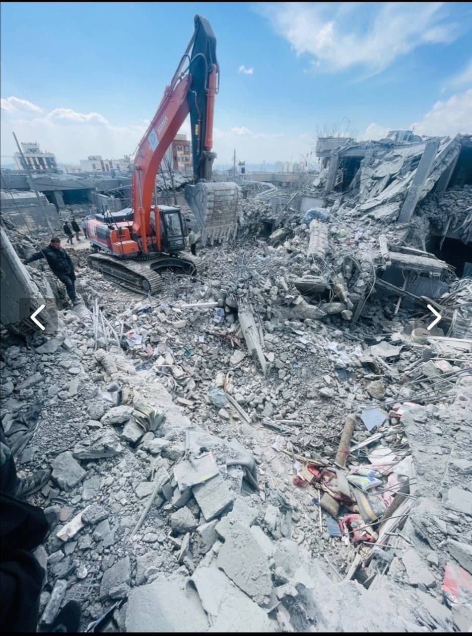 @Vahid Online: I had several messages about 'around 3:35 a.m. on Saturday, Shahrak-e Mohammadi Azadegan in Minicity was targeted in an attack.'
One wrote that 4 buildings were destroyed and one of them was an oil