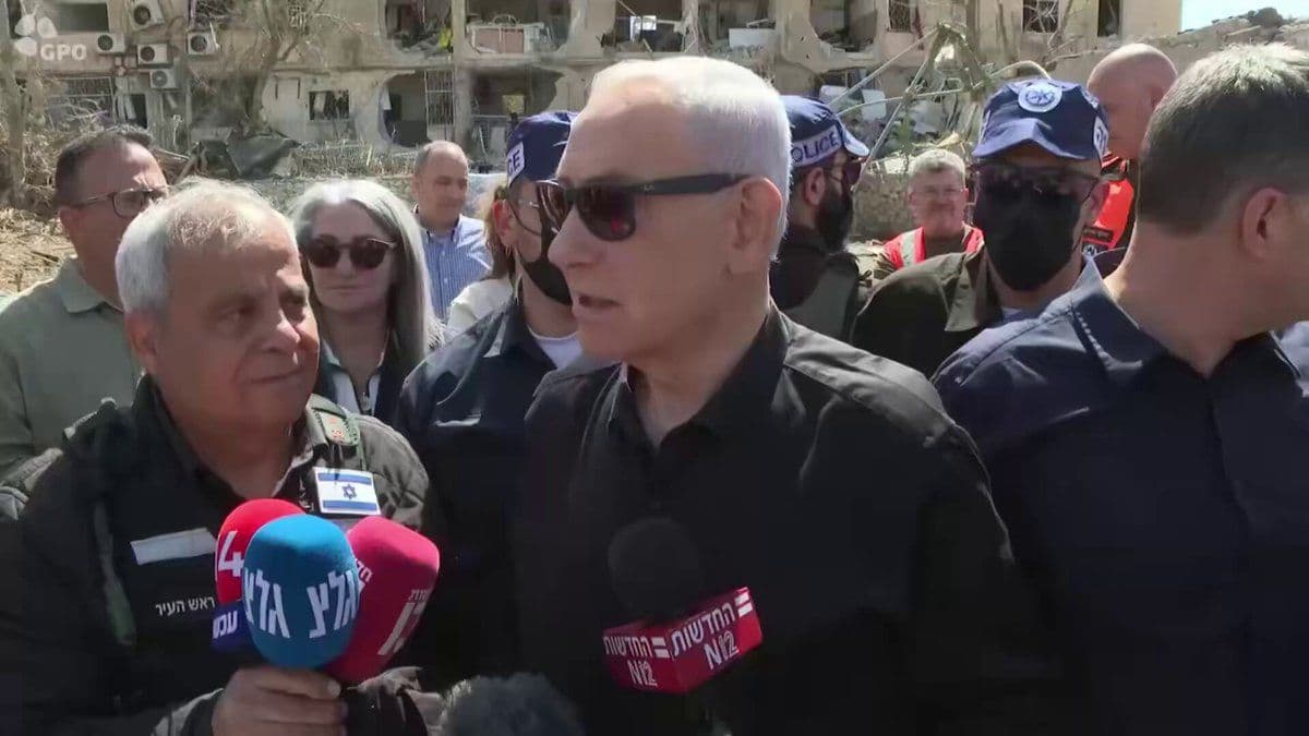 @🇮🇷LiveIranNews🇮🇱: 🚨🇮🇱🦀His Excellency Netanyahu, during a visit to residential buildings destroyed by missiles from the Islamic terrorist regime:
Iran has once again proven in the past 48 hours that it is an enemy