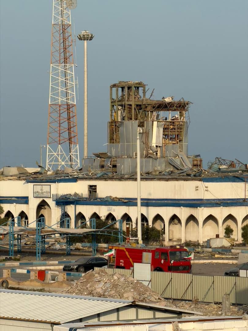 @Babak Taghvaee - The Crisis Watch: BREAKING: The maritime traffic control tower at Bender Lengeh Port was struck and destroyed this morning by two BGM-109 Tomahawk cruise missiles launched by the U.S. Navy.
#OperationEpicFury #Operati