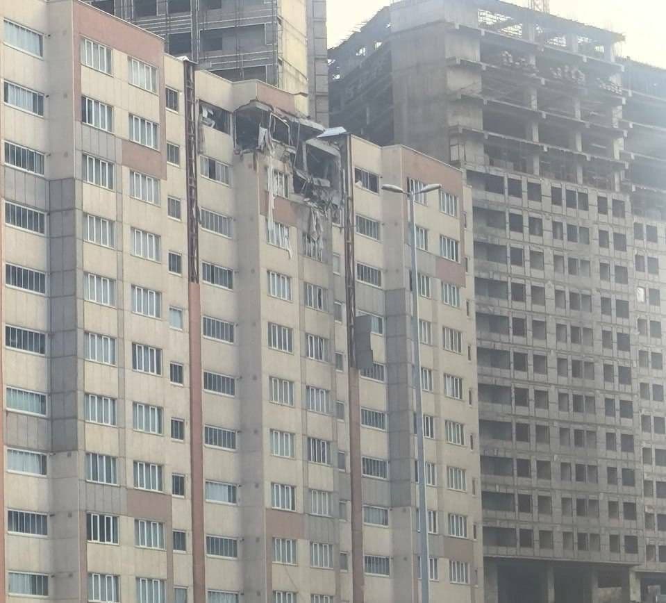 @Babak Taghvaee - The Crisis Watch: BREAKING: Israel Air Force attempted to assasinate a senior commander of the IRGC Aerospace Force in Tabriz, NW Iran. His apartment unit was struck by a cruise missile. Four people are killed. It is n