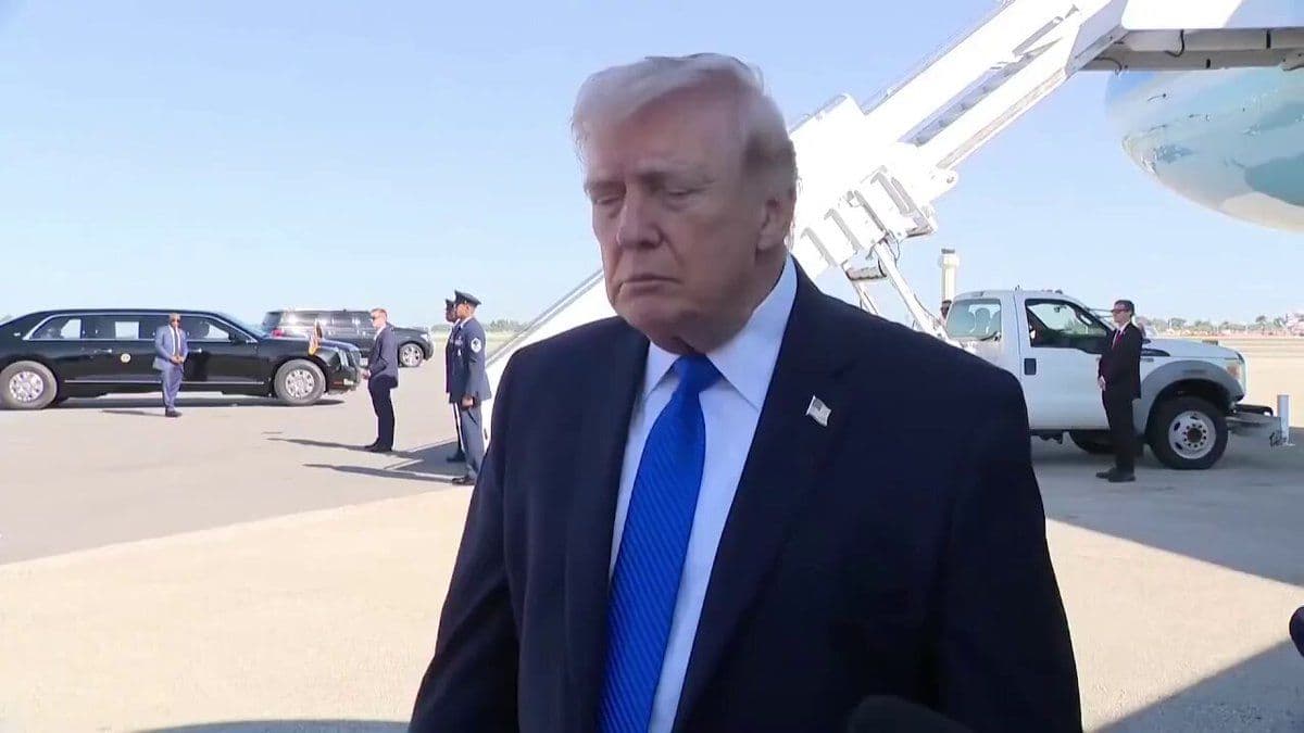 @🇮🇷LiveIranNews🇮🇱: 🚨🚨🇺🇸🦀President Trump announced the possibility of jointly controlling the Strait of Hormuz with Iran after a regime change.
Trump: This strait will be jointly controlled.
Question: By whom?
Tr