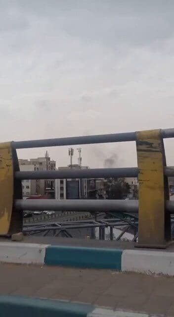 @🇮🇷LiveIranNews🇮🇱: 🚨East Tehran, around Khaghani Bridge: airstrike in this area / Reports indicate the targeting of this region in the east of the city and the sound of explosions has been heard