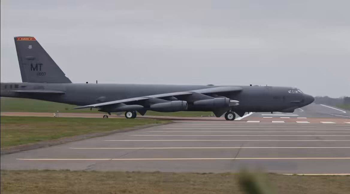 @WarMonitor🇺🇦🇬🇧: Awesome video of US B-52 strategic bomber taking off yesterday for another bombing run on Iran from RAF Fairford England.
Credit-YDM Aviation