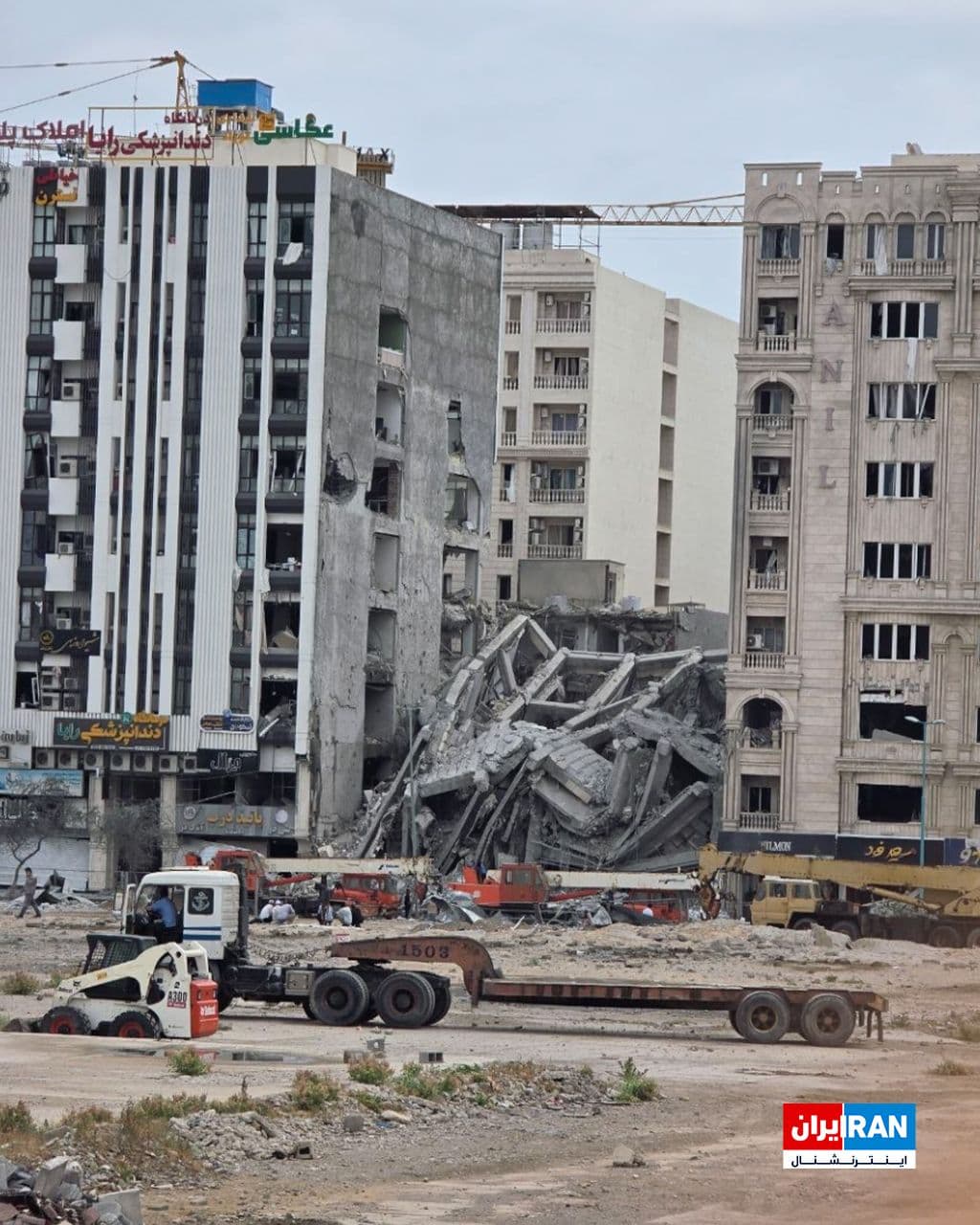 @ايران اينترنشنال: The image received by Iran International shows a destroyed building in Bandar Abbas that was targeted in an airstrike in the early hours of Thursday, March 6. According to reports, Alireza Tangsiri, t