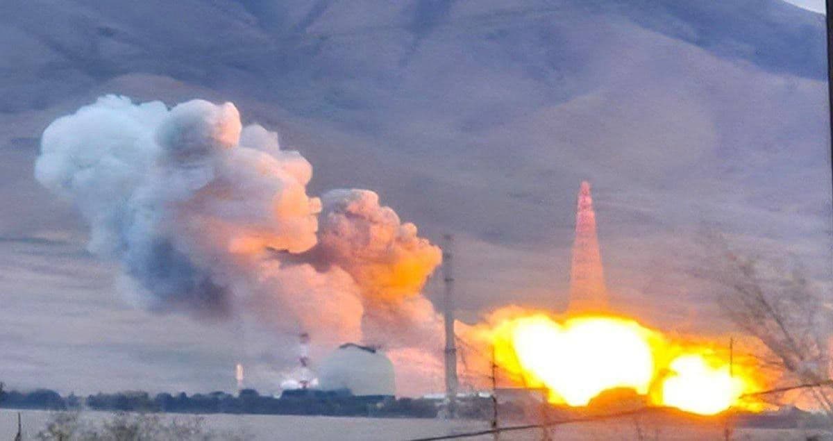 @Babak Taghvaee - The Crisis Watch: BREAKING: The Khondab Heavy Water Industrial Facility near Arak is n Iran has been bombed by the Israeli Air Force. There is huge risk of radioactive contamination in the region.
#OperationEpicFury
