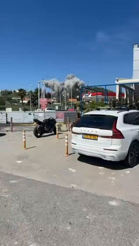 @Babak Taghvaee - The Crisis Watch: BREAKING: Another video shows the impact of an Iranian ballistic missile launched by the IRGC Aerospace Force on Beit Shemesh in Israel.
#OperationEpicFury #OperationLionsRoar