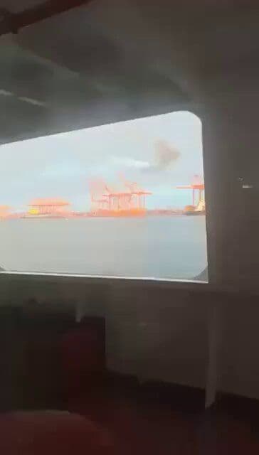 @Babak Taghvaee - The Crisis Watch: BREAKING: The IRGC Aerospace Force used Shahed-136 drones to target the port of Salalah in Oman again. It appears the target was an American commercial ship anchored there.
#OperationEpicFury #Operat