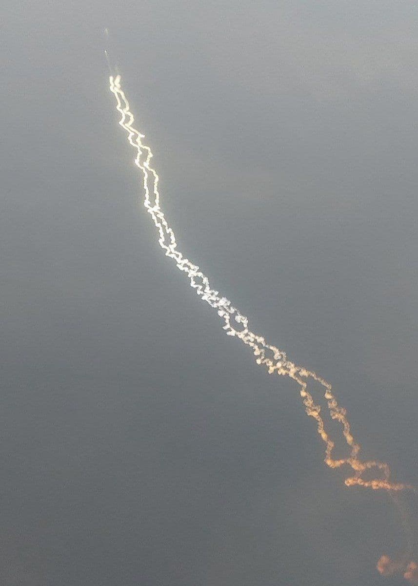 @Babak Taghvaee - The Crisis Watch: BREAKING: More images show the simultaneous launch of a pair of ballistic missiles by the IRGC Aerospace Force from its Al-Ghadir missile base in Yazd toward Israel this afternoon. One was directed at