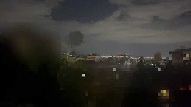 @Babak Taghvaee - The Crisis Watch: BREAKING: Footage recorded at 22:54 local time from the Kashanak area in northeast Tehran shows one of the explosions during the ongoing Israeli airstrikes on the city.
#OperationEpicFury #OperationL