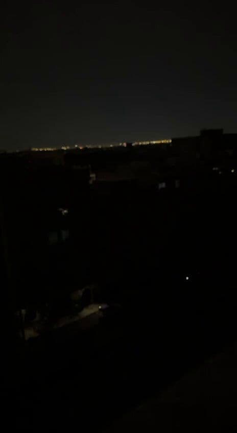 @Vahid Online: Based on messages received at 21:05, airstrikes have been carried out on points in #Tehran and #Karaj, and power has been cut in large areas of Karaj.
Sunday, April 29 #Iran #Tehran