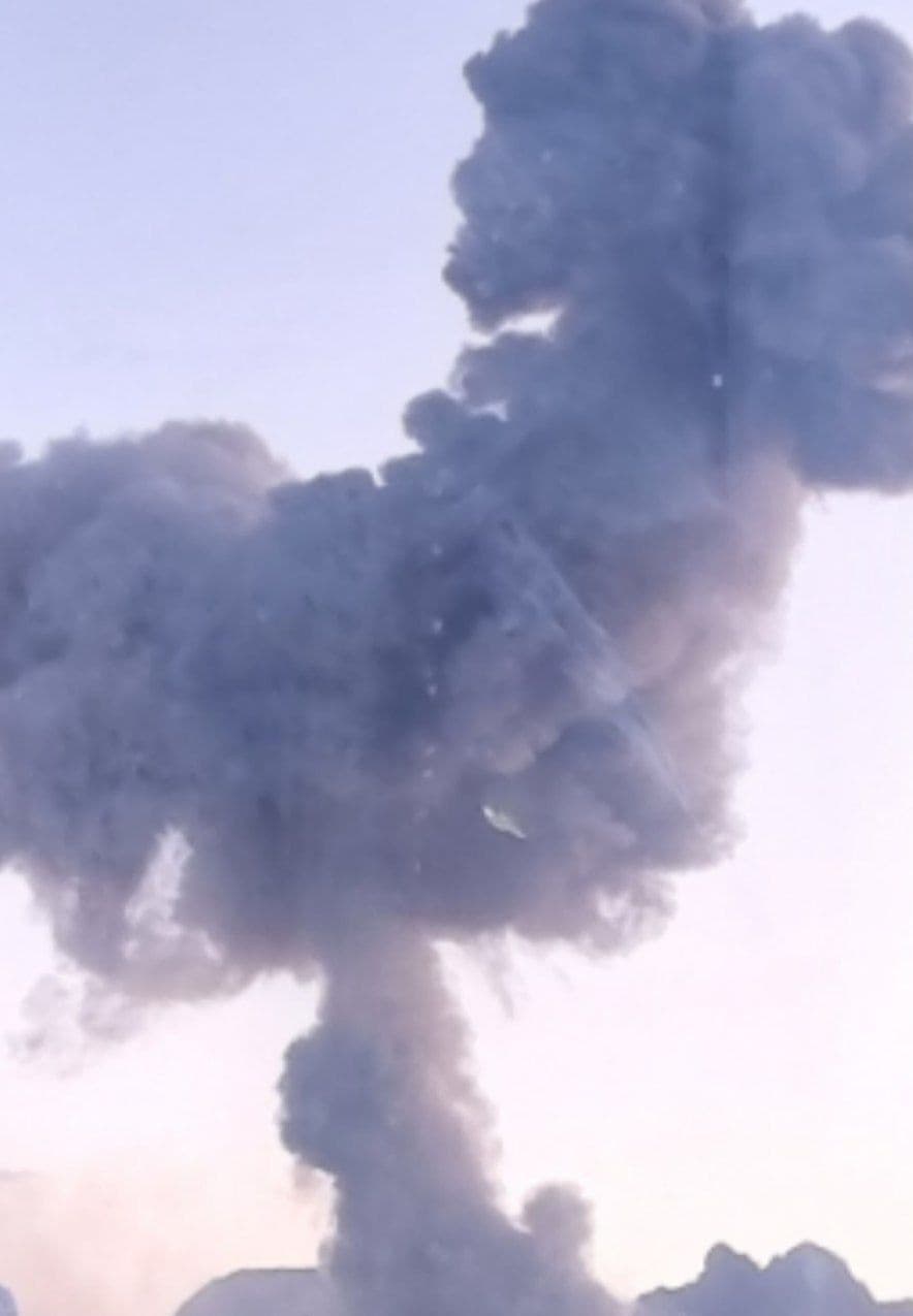 @Babak Taghvaee - The Crisis Watch: BREAKING: An explosion was reported near Baharestan, Isfahan, at approximately 18:20 local time on Wednesday, April 1, as a result of an Israeli airstrike. Initial reports suggest the 15 Khordad garri