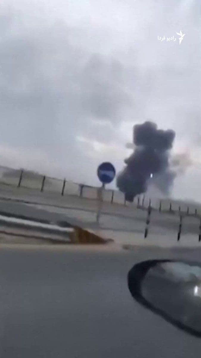 @RadioFarda|راديو فردا: On Sunday, Bapco company in Bahrain announced that a tanker at the company's fuel depot had caught fire due to an attack by Iran.
Published reports and images indicate nighttime airstrikes on Tehran