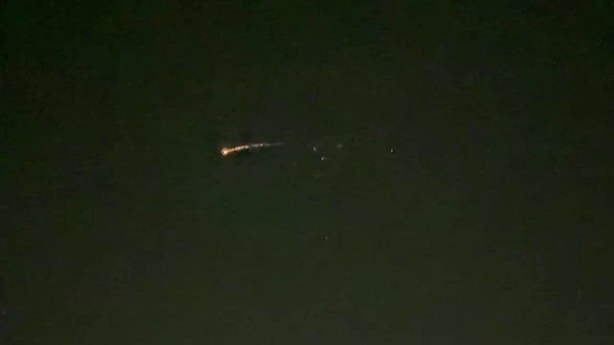@Babak Taghvaee - The Crisis Watch: BREAKING: The Israeli Air Force continues its airstrikes in Iran, and in response, the IRGC Aerospace Force is firing ballistic missiles at Tel Aviv, Israel. One of these ballistic missiles can now b