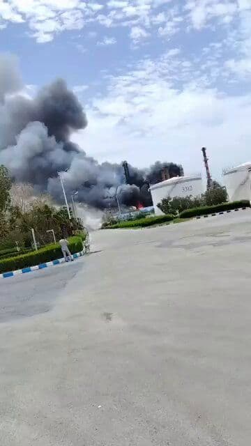 @Babak Taghvaee - The Crisis Watch: BREAKING: The aftermath of an Emirati airstrike on oil refineries on the islands of Siri and Lavan can be seen here. Not only oil storage tanks, but also major infrastructure at these refineries has b