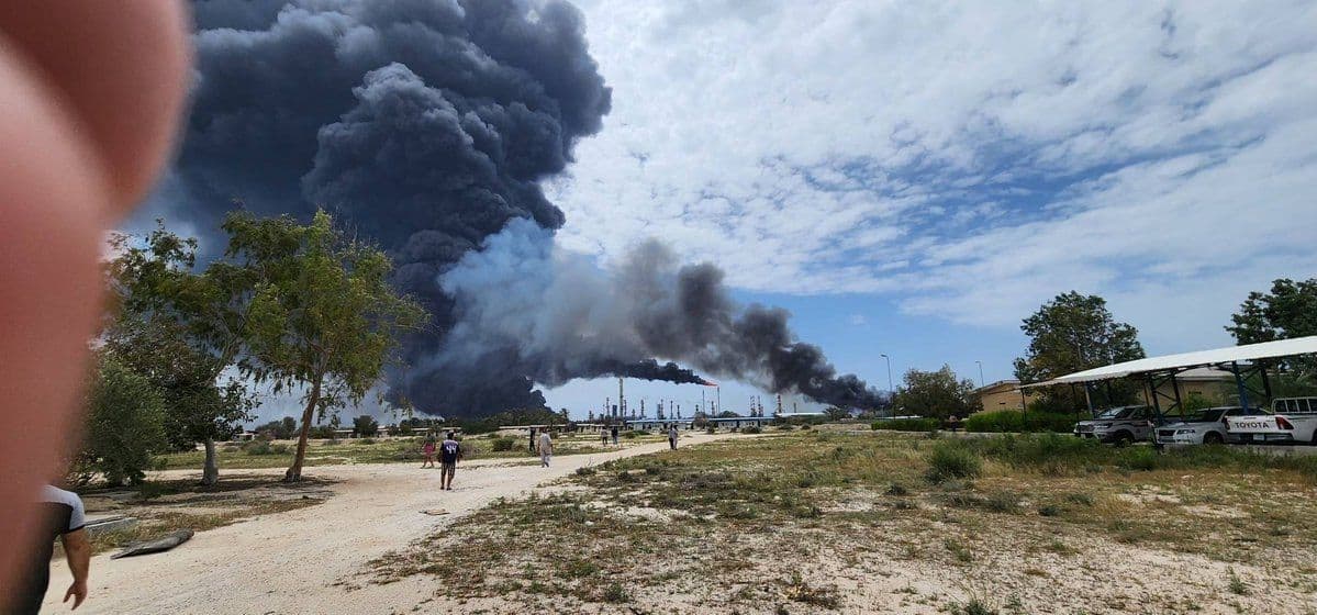 @Babak Taghvaee - The Crisis Watch: BREAKING: This is the first image of the aftermath of an Emirati airstrike against the oil refinery of Lavan in southern Iran.
Incoming reports indicate:
10:20 – Three explosions reported on Lavan I
