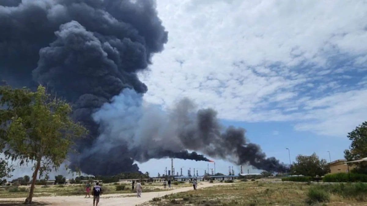 @𝐍𝐢𝐨𝐡 𝐁𝐞𝐫𝐠 🇮🇷 ✡︎: 🔴 BREAKING:
Regime linked outlet Mizan says the United Arab Emirates is behind the Lavan Oil Refinery bombing earlier today.