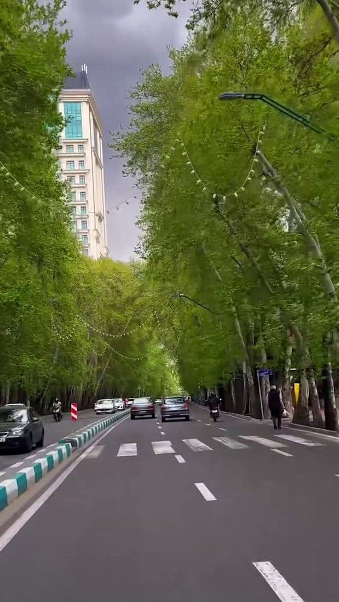 @RadioFarda|راديو فردا: 🔸A Tehran resident, in a message sent to Radio Farda, has recounted the fears and hopes currently circulating in the capital on the first day of the ceasefire.
🔸Referring to the wounds caused by th