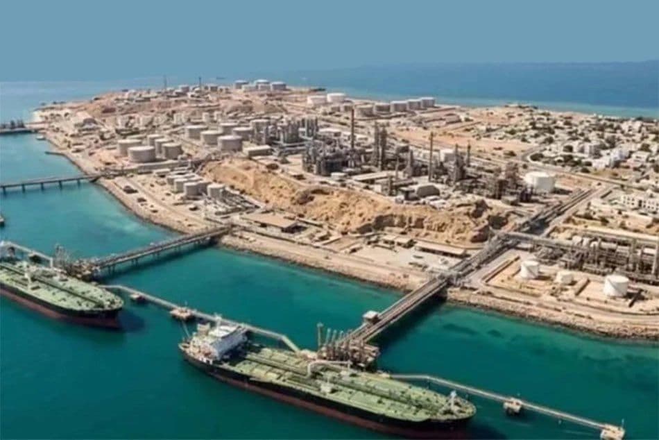 @Open Source Intel: VERY SIGNIFICANT 🔴
If President Trump moves forward with a Strait of Hormuz blockade, Iranian tankers, including all shadow fleet vessels loading at Kharg Island, may now face U.S. naval interceptio