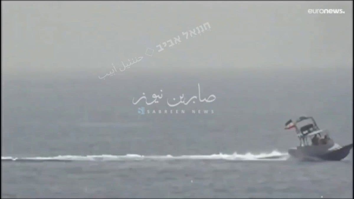 @Eli Afriat 🇮🇱: The "Tzabrin News" channel, which is identified with the Shiite militias in Iraq, claims to have footage showing an Iranian speedboat approaching an American destroyer in the Strait of Hormuz area.