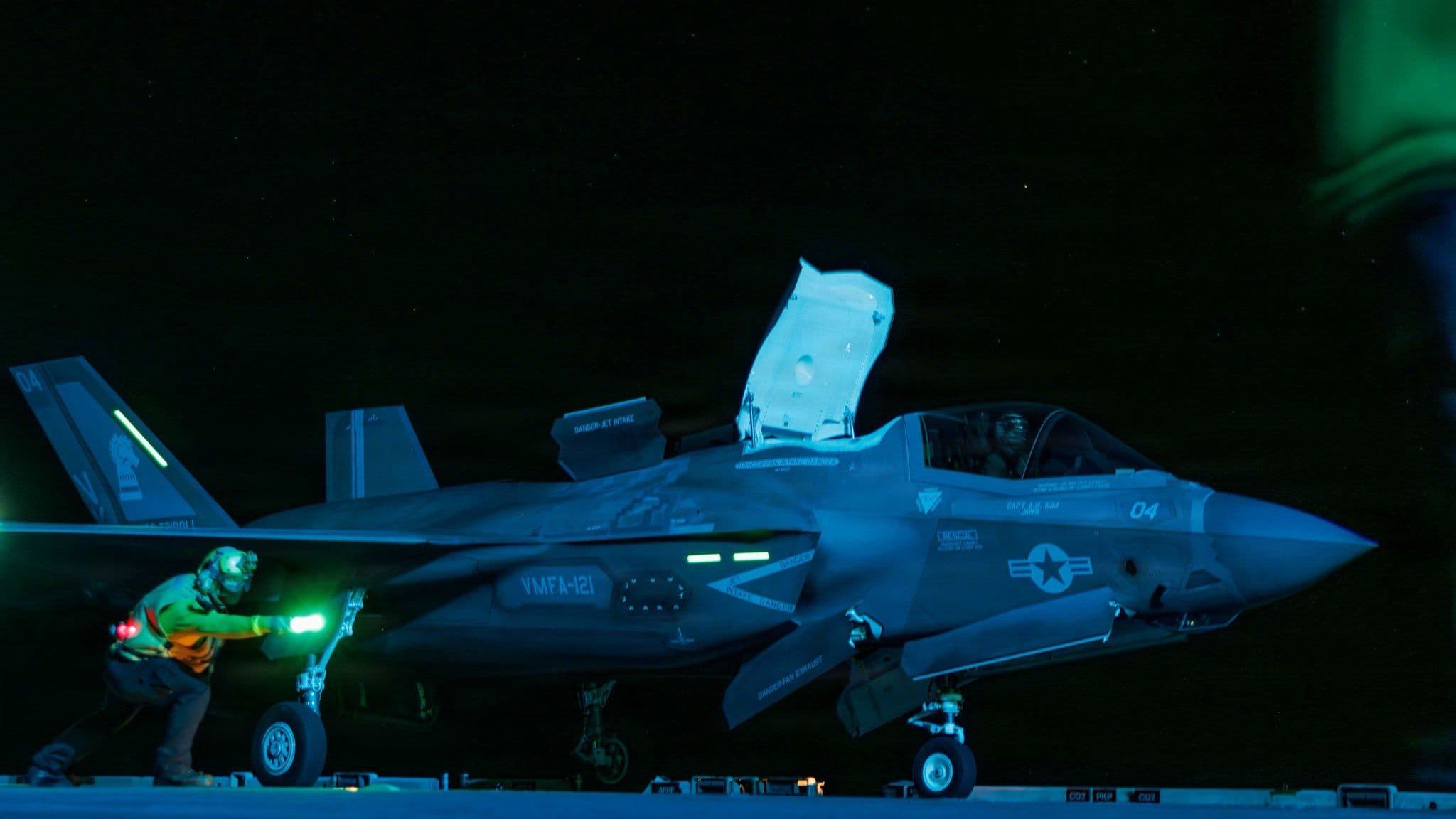 @Open Source Intel: CENTCOM: USS Tripoli (LHA-7) conducts night flight ops in the Arabian Sea.
Designed without a well deck, it carries more F-35B Lightning II, MV-22s, and helicopters, with capacity to surge 20+ F-35Bs