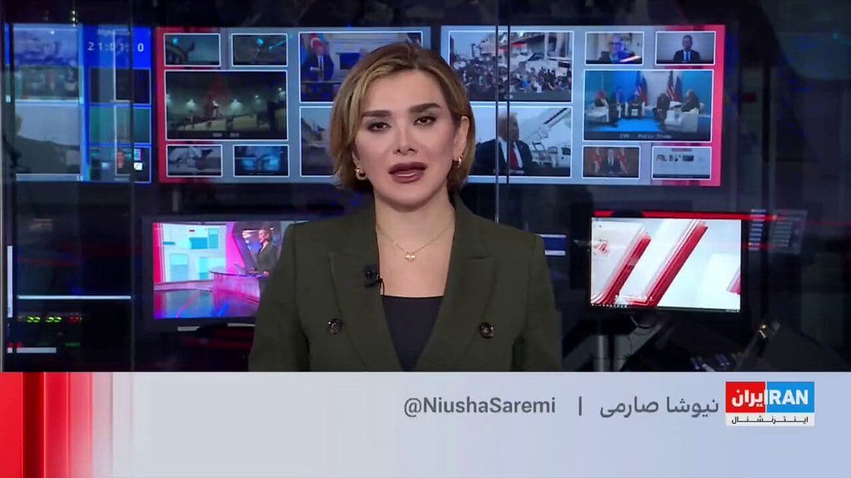 @ايران اينترنشنال: ارتش ایالات متحده از ساعت ۱۷:۳۰ دوشنبه به وقت تهران، بهطور رسمی محاصره تنگه هرمز را آغاز کرد. تمام ترددهای دریایی به بندرهای جنوب ایران به جز محمولههای بشردوستانه نیز متوقف خواهد شد.
گفتوگو با سمی