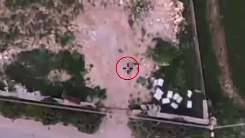 @Open Source Intel: WATCH 🔴
One of three Hezbollah operatives involved in last night's attack that injured 10 IDF soldiers in Lebanon was spotted fleeing and eliminated in an airstrike.