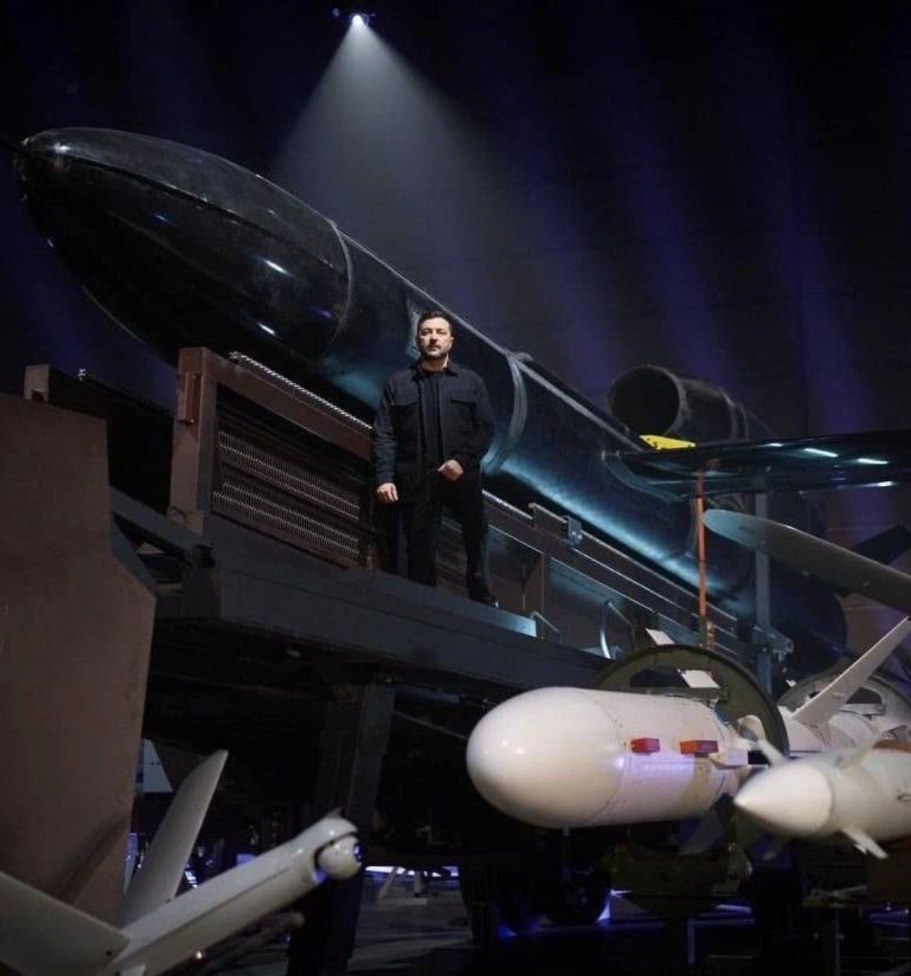 @Visegrád 24: Zelensky standing in front some of the drones and cruise missiles produced domestically by Ukraine.
The huge cruise missile behind him is Fire Piont’s FP-5 Flamingo which comes with a massive warhead