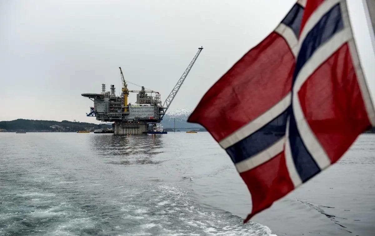 @Visegrád 24: 🇳🇴 Norway's oil exports hit a record high amid the Iran war
Strait of Hormuz disruptions caused a supply shock, positioning Norway as a key stability supplier for the UK and EU.
Crude exports reac