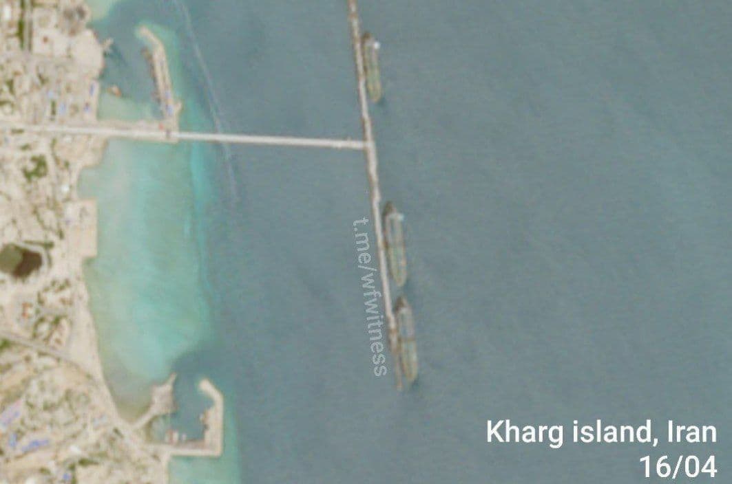 @🇮🇷LiveIranNews🇮🇱: 🚨تداوم بارگیری نفت در خارگ با وجود محاصره؛ تلاش رژیم تروریستی جمهوری اسلامی برای دور زدن فشارها/گزارشها نشان میدهد امروز ۳ ابرنفتکش در حال بارگیری نفت در ترمینالهای جزیره خارگ بودهاند. این در حال