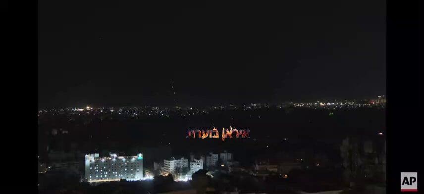 بنگル修正建议:
由于原文中的“🚨🇱🇧WATCH: Beirut is shaking from celebratory gunfire in the air, Hezbollah is celebrating the ceasefire imposed on Israel by the United States, proving to everyone that no one intends to collect th”部分不完整,无法准确翻译。以下是可翻译的部分:
بنگلیس افرات: 🚨 لبanon
完整部分的翻译如下:
بنگلیس افرات: 🚨لبنان: بیروت از شلیکهای تبریکی در هوا ت搖正後:
بنگلیس افرات: 🚨لبنان: بیروت از شلیکهای تبریکی در هوا ت摇正后:
بنگلیس افرات: 🚨لبنان: بیروت از شلیکهای تبریکی در هوا تрусیده و حزبالله افتخار میکند که ایالات متحده مذاکراتی برای تعویض مذاکرات بین اسرائیل