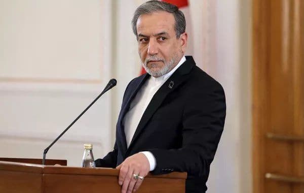 @𝐍𝐢𝐨𝐡 𝐁𝐞𝐫𝐠 🇮🇷 ✡︎: IRGC-linked media outlets like Fars News are now openly attacking regime FM Araghchi for declaring the Strait of Hormuz open.
There is widespread fury within their ranks. Many IRGC figures do not app