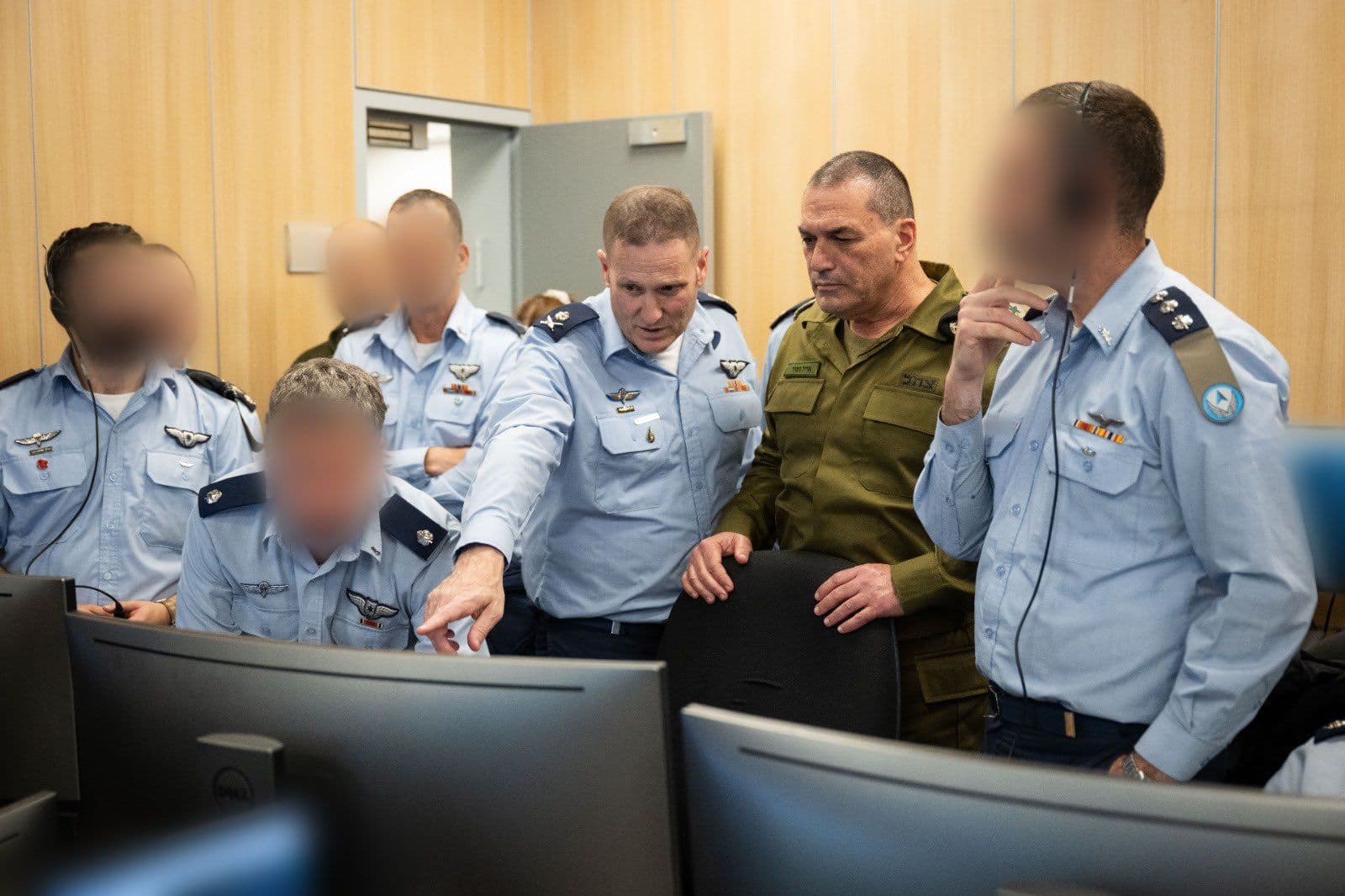 @Open Source Intel: IDF reveals Operation "Eagle": special unit forces landed in the heart of the Christophani Ridge in southern Lebanon minutes before the ceasefire took effect.
The operation was approved by the Chief