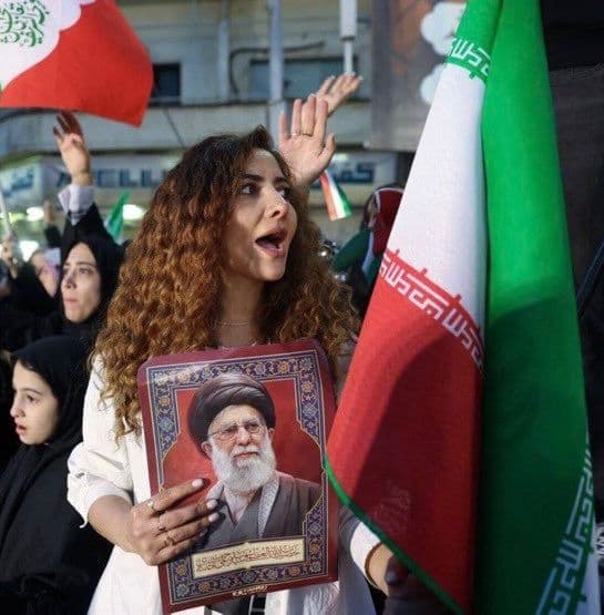 @𝐍𝐢𝐨𝐡 𝐁𝐞𝐫𝐠 🇮🇷 ✡︎: This is the Bashar Assad-ification of Iran.
After 2022 the mullahs switched strategy from relentlessly oppressing women for a strand of hair, to instead tolerate and even promote them as long as they
