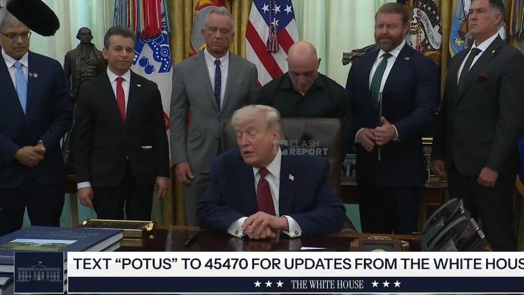 @🇮🇷LiveIranNews🇮🇱: ⚡🇺🇸President Trump reacted to the claim of the Strait of Hormuz being closed by the terrorist regime of the Islamic Republic. The reporter asked: "Mr. President, Iran says it has closed the Strait o