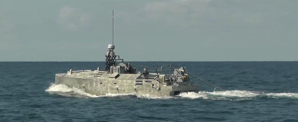 @WarMonitor🇺🇦🇬🇧: The US navy has sent in drones to quietly clear mines in the strait of Hormuz to loosen the Iranian stranglehold of the key waterway-WSJ