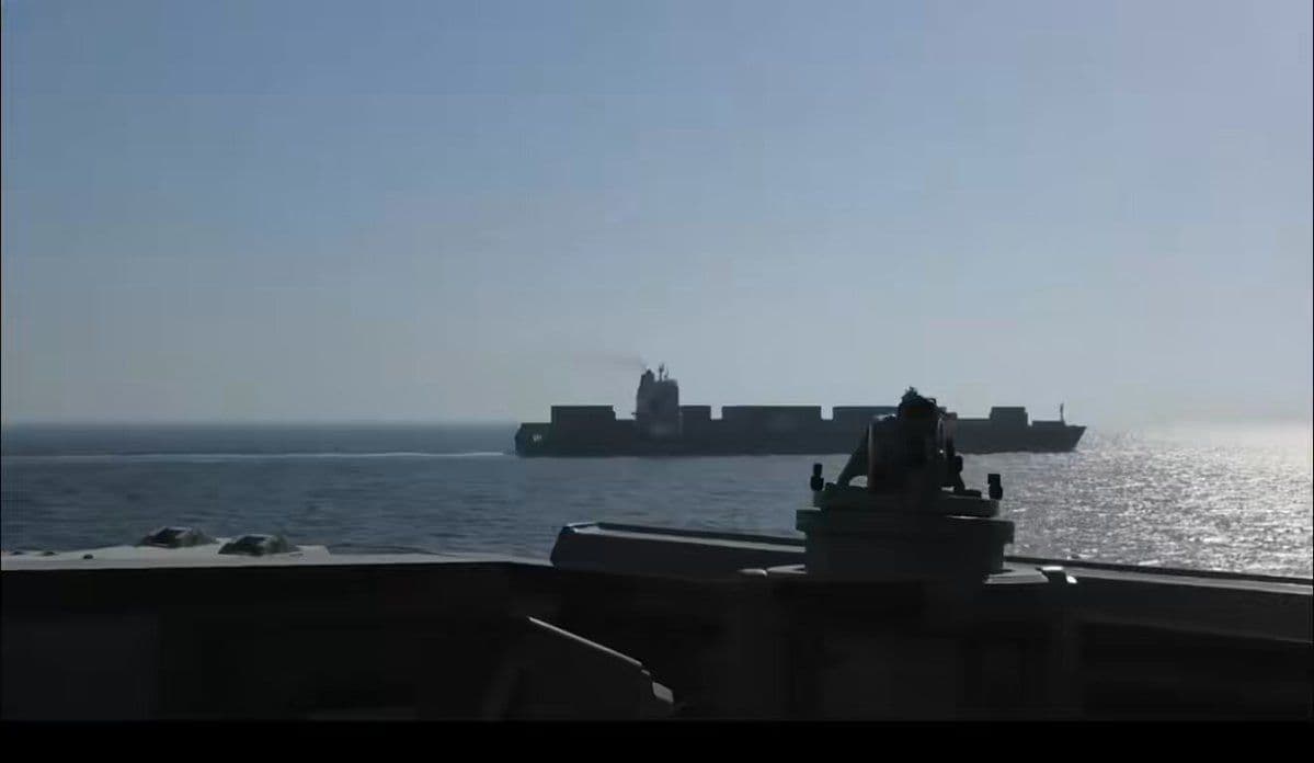@Open Source Intel: MUST WATCH 🔴
CENTCOM: On April 19, U.S. forces in the Arabian Sea enforced the blockade by intercepting the Iranian flagged M V Touska heading to Bandar Abbas at 17 knots.
USS Spruance (DDG-111) is