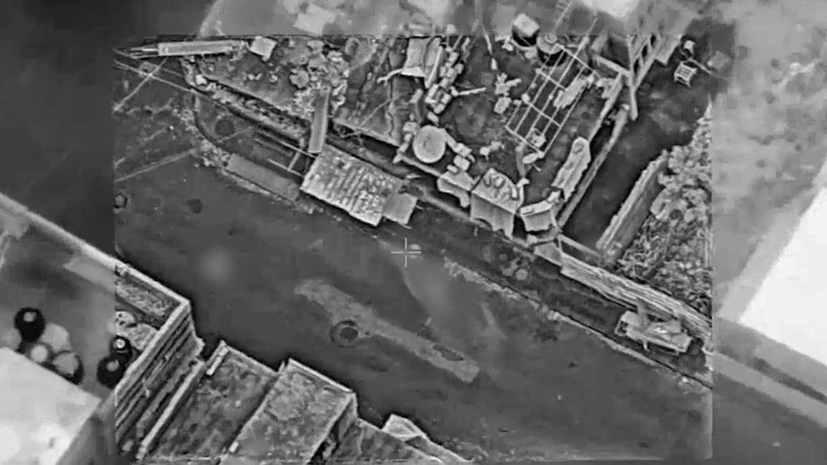 اطلاعات باز: سپاه ارتش دهکده: دو اعملگ سینا همسار مسول که "تهیهگر خطر فوری بودند" در حملات هوایی مجزا در قطاع غزه در طول ۲۴ ساعت گذشته کشته شدند. یکی در تولید اسلحه مشارکت داشت و دیگری یک حمله نزدیک آینده را برنامهریزی میکرد.